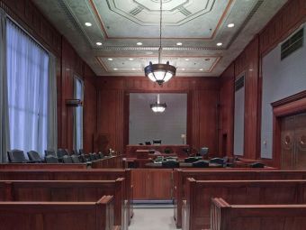 gallery/courtroom-898931_1280 (1)